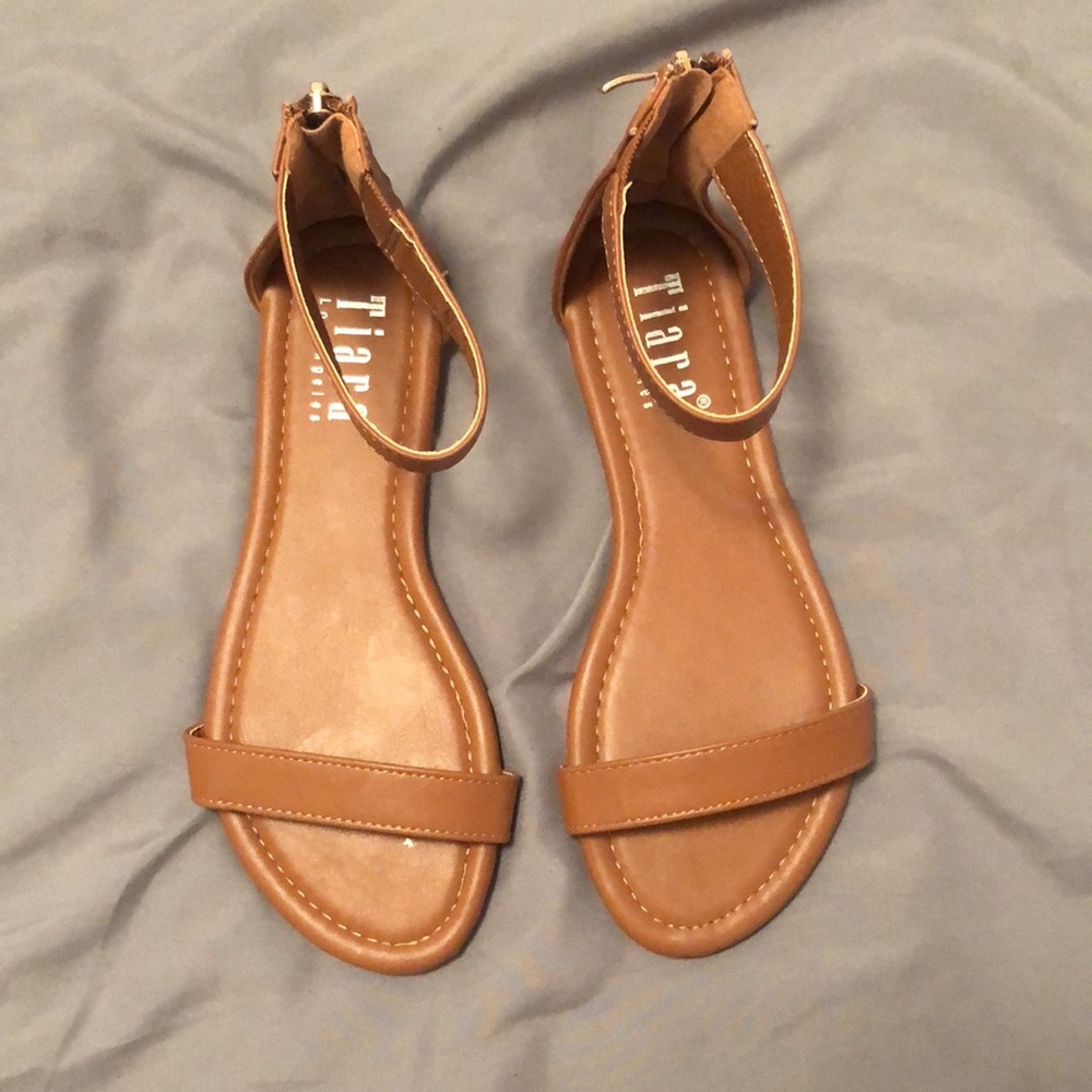 Sandals - Picture 2 of 4